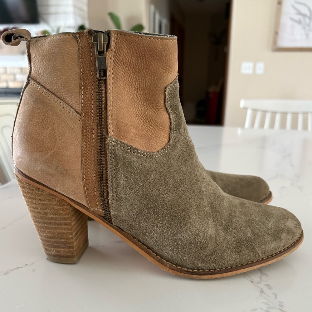 Rebels women’s boot size M 9